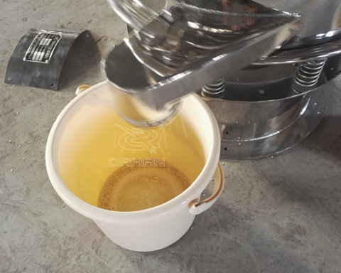 旋振篩細出料口